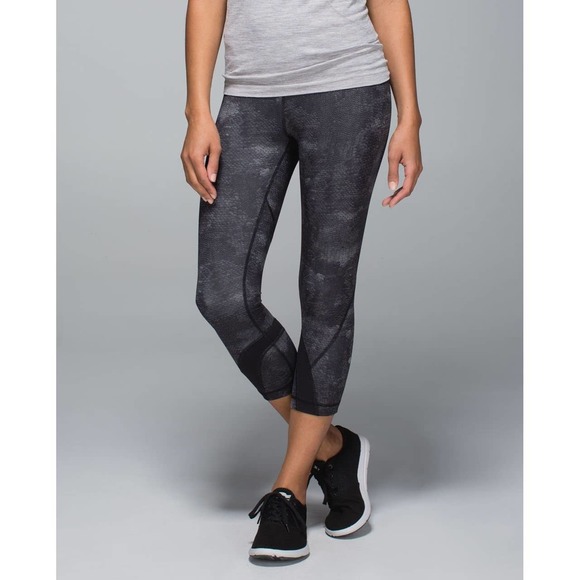 SOLD Rare Lululemon Inspire II Crop Luxtreme 10 - Picture 3 of 7